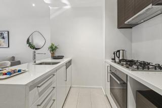 Elegant Southbank Escape Apartment with Balcony - Melbourne - 3