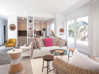 Mediterranean Bliss Villa with Pool - Pineda de Mar - 4