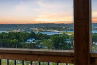 A Birds Eye Bridge View - 5 BDR with Private Hot Tub - Kimberling City - 5