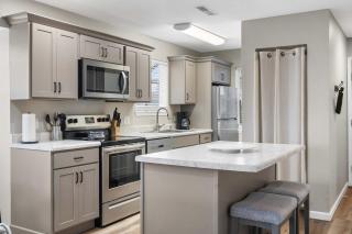 Modern Comfort Retreat - Branson - 7