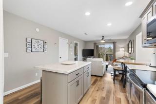 Modern Comfort Retreat - Branson - 1
