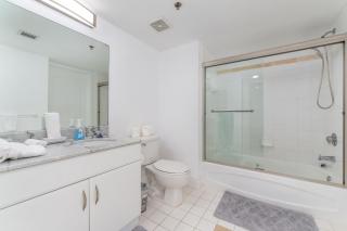Bright and Cozy 2BR at Brickell, Free Parking - Miami - 4