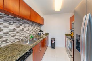Bright and Cozy 2BR at Brickell, Free Parking - Miami - 1