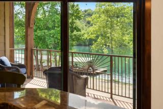 Serenity Escape by the Lake - Condo for 6 with Resort-style Amenities - Branson - 2