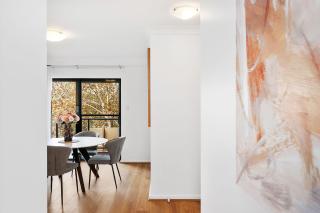 Stylish 2br Urban Retreat - Perth - 2