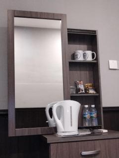 Concrete Jungle Cabin - 9