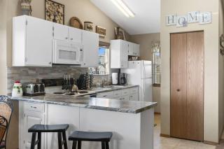 Lake Livin' - Incredible Views - 7