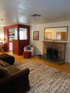 Charming Tarzana Retreat - Cozy 2 Bedroom Home - Stadtteil Tarzana - 6