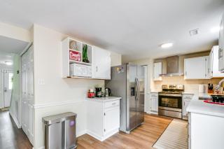 3 Mi to Dtwn Cary Family Home with Deck! - Cary - 2