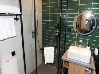 Green Tree Inn Express Inner Mongolia Ulan Qab High-Speed Railway Station - Ulanqab - 1