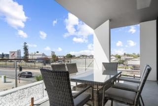 Spacious 2-Bed Apartment with Rooftop Views - North Fremantle - 7
