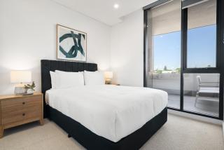 Modern 1-Bed Apartment with Views in Fremantle - 8