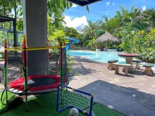 Warehouse18 Pool Cafe Resort - 1