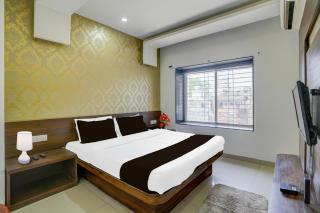 Super Townhouse Godavari Riverbank Formerly Shanti Datta Inn - Nashik - 2