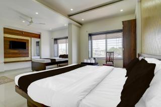 Super Townhouse Godavari Riverbank Formerly Shanti Datta Inn - Nashik - 1