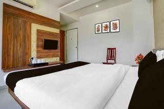 Super Townhouse Godavari Riverbank Formerly Shanti Datta Inn - Nashik - 8