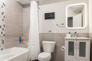Spacious 4br Home King Suite Game Room Ac - Filadelfia - 3
