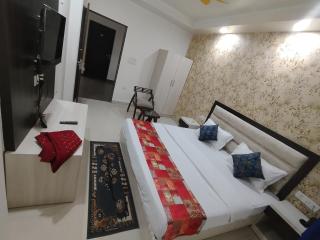 Hotel Good vibe Delhi Airport - Jāmb - 7