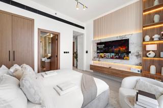 Chic Studio with Balcony and Gym at JVC - 0