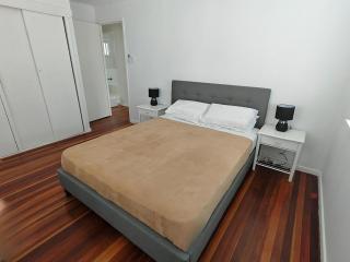 Three-bedroom house with pool & yard - Rochedale South - 2