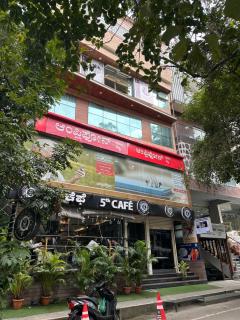 Modern Comfortable 2BHK Service apartments - Bangalore - 7
