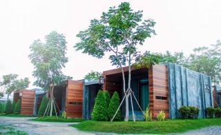 The Infinite Resort - 1