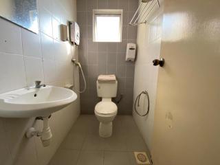 OYO 89760 Harmoni Inn Hotel - 1