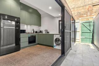 Charming 8 Person Home Near Harbour and Barangaroo - Sydney - 9