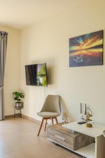 Danaos Seaside Suite 102 with Pool in Tourist Area - Paphos - 2