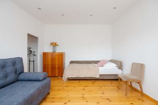 Spacious House with Parking & Garden by Noclegi Renters - Varsavia - 5