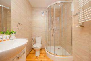 Spacious House with Parking & Garden by Noclegi Renters - 3