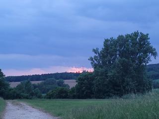 Rosenhof Stellplatz für Wohnmobil oder Wohnwagen im Innenhof, und Zeltmöglichkeit mit eigenem Zelt auf unserer Zeltwiese - 1