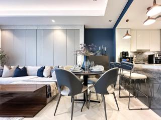 Trophy-Luxe Living in a Blue-Hued Haven - 6