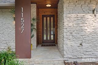 Pool Hot Tub Parking EV Charger 4BR 3BA N Austin Getaway by Austin Vacay - Austin - 4