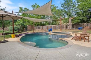 Pool Hot Tub Parking EV Charger 4BR 3BA N Austin Getaway by Austin Vacay - Austin - 5