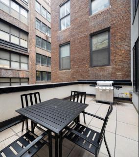 Stunning Apartment in Manhattan with Patio - New York - 4