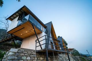 Pet-friendly Retreat by the Lake With Game Zone & Garden - Bhimtal - 9