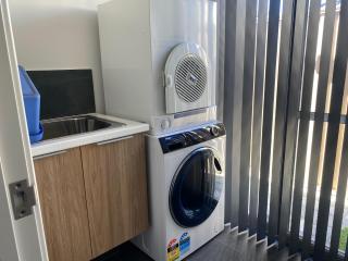 Canning Vale Family Accommodation - 2