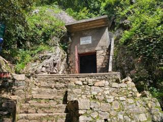 Katyuri Kings Divine Stay- Babaji's cave - Dwārāhāt - 9