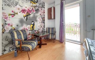 4 Bedroom Amazing Home In Nowe Warpno - 7