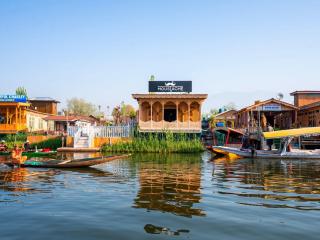 Moustache Houseboat Srinagar - Srinagar - 9