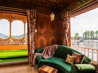 Moustache Houseboat Srinagar - Srinagar - 5