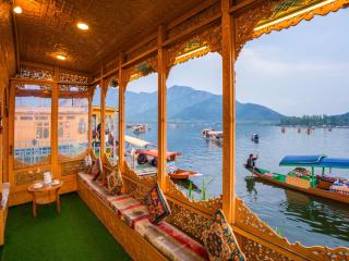 Moustache Houseboat Srinagar - Srinagar - 1