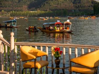 Moustache Houseboat Srinagar - 9