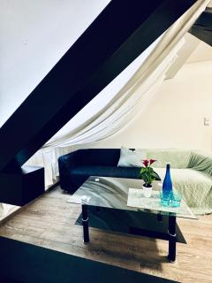 Spacious 2BR & 1LR Apt for 7P Peaceful Location - 6