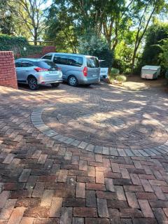 Comrades Oasis Guest House - 3