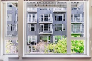 Blueground PikePine balcony elev nr park SEA-870 - 6