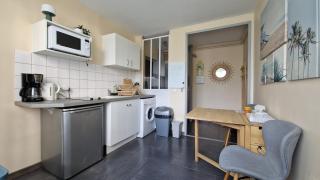 Essentiel et Intemporel Lyon 8 Appartement Confort avec Chambre Parking et Fibre - Lione - 5