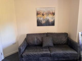 Spacious Luxurious Serviced Accommodation 6 - Barrow in Furness - 3