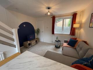 Cosy Central House by Station and River - sleeps 4 - 3